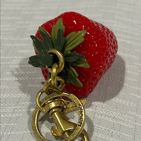 Fashion Jewelry Red Strawberry Key Holder - Picture 5 of 7